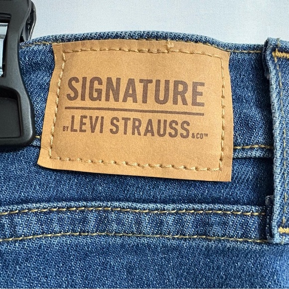 Women’s 18 Signature by Levi Strauss Dark Blue Ankle Jeans Casual - Picture 7 of 8